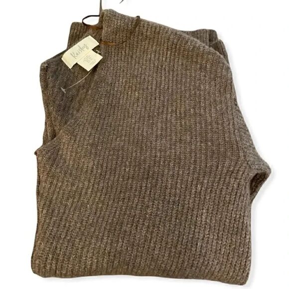 Kaisley V Neck Women's Sweater(NWOT) - Picture 3 of 5